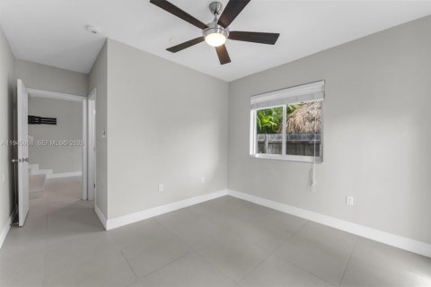 House in Key Largo, Florida 3 bedrooms, 127.46 sq.m. № 2002722 - photo 13