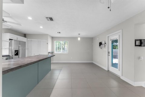 House in Key Largo, Florida 3 bedrooms, 127.46 sq.m. № 2002722 - photo 4