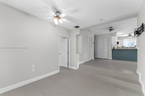 House in Key Largo, Florida 3 bedrooms, 127.46 sq.m. № 2002722 - photo 9