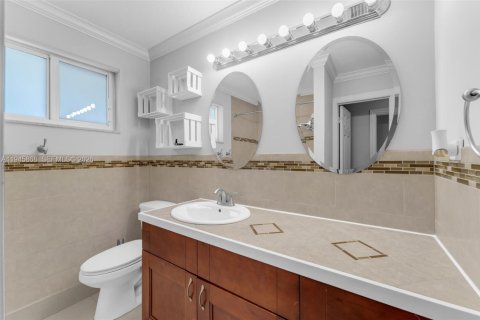 House in Key Largo, Florida 3 bedrooms, 127.46 sq.m. № 2002722 - photo 16