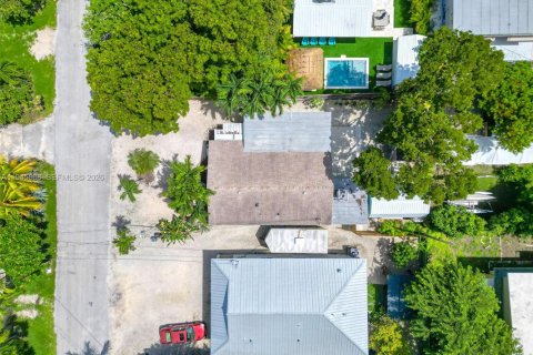 House in Key Largo, Florida 3 bedrooms, 127.46 sq.m. № 2002722 - photo 30