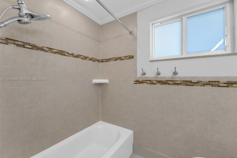 House in Key Largo, Florida 3 bedrooms, 127.46 sq.m. № 2002722 - photo 17