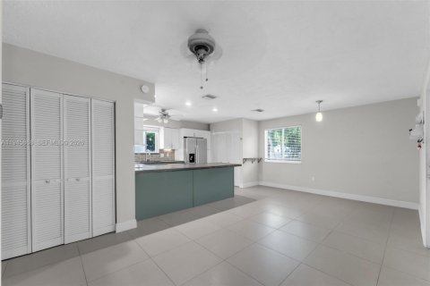 House in Key Largo, Florida 3 bedrooms, 127.46 sq.m. № 2002722 - photo 10