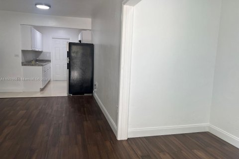 Condo in North Miami Beach, Florida, 2 bedrooms  № 1811567 - photo 4