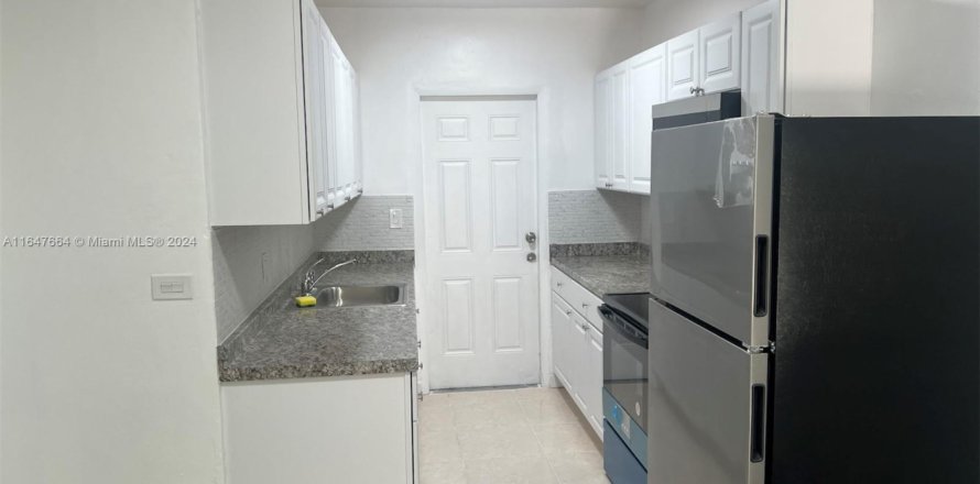 Condo in North Miami Beach, Florida, 2 bedrooms  № 1811567