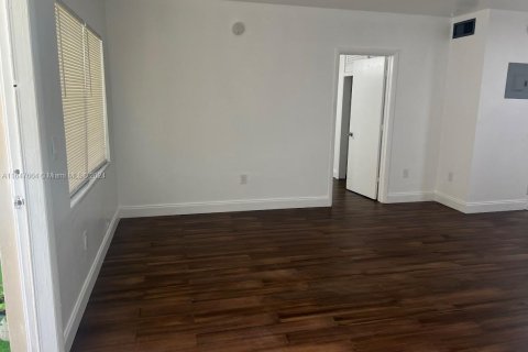 Condo in North Miami Beach, Florida, 2 bedrooms  № 1811567 - photo 6