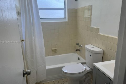 Condo in North Miami Beach, Florida, 2 bedrooms  № 1811567 - photo 10