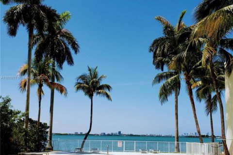 Condo in North Bay Village, Florida, 2 bedrooms  № 1887588 - photo 5