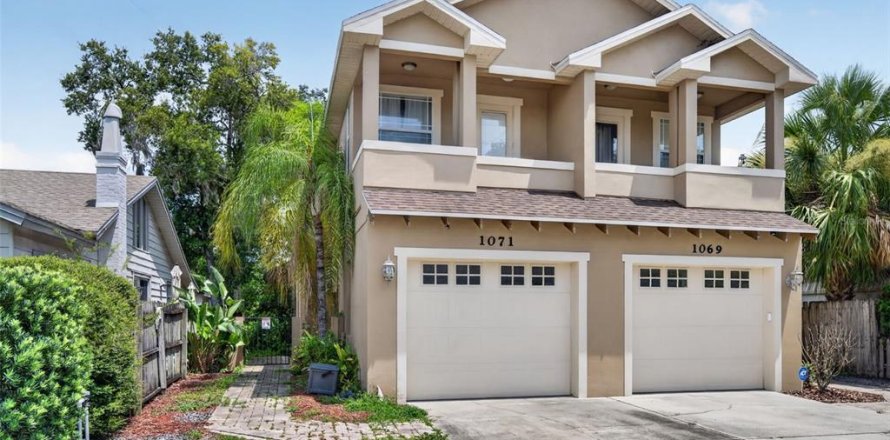 Townhouse in Winter Park, Florida 2 bedrooms, 171.96 sq.m. № 2287760
