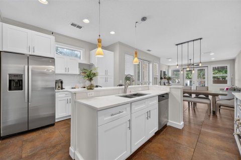 Townhouse in Winter Park, Florida 2 bedrooms, 171.96 sq.m. № 2287760 - photo 9