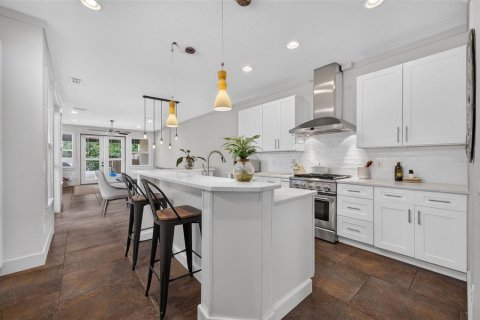 Townhouse in Winter Park, Florida 2 bedrooms, 171.96 sq.m. № 2287760 - photo 3