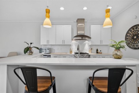 Townhouse in Winter Park, Florida 2 bedrooms, 171.96 sq.m. № 2287760 - photo 4