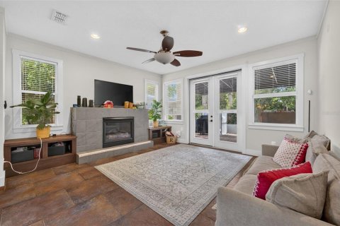 Townhouse in Winter Park, Florida 2 bedrooms, 171.96 sq.m. № 2287760 - photo 14