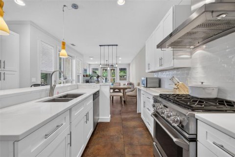 Townhouse in Winter Park, Florida 2 bedrooms, 171.96 sq.m. № 2287760 - photo 8