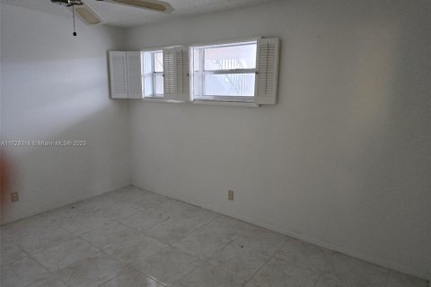 Condo in Lauderhill, Florida, 2 bedrooms  № 1953409 - photo 6