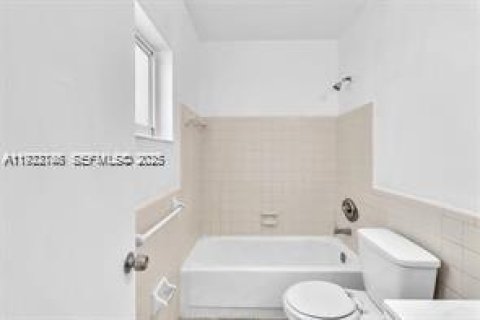 Immobilier commercial à vendre à Fort Lauderdale, Floride: 225.1 m2 № 1991653 - photo 2