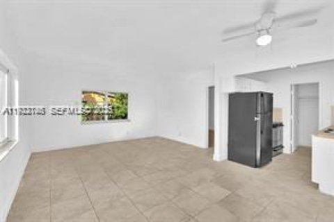 Immobilier commercial à vendre à Fort Lauderdale, Floride: 225.1 m2 № 1991653 - photo 4