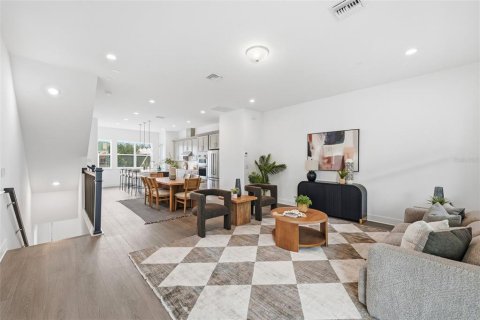 Adosado en venta en Orlando, Florida, 2 dormitorios, 186.18 m2 № 2093376 - foto 6