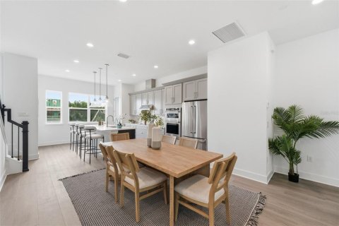 Adosado en venta en Orlando, Florida, 2 dormitorios, 186.18 m2 № 2093376 - foto 10
