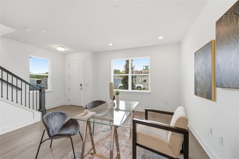 Adosado en venta en Orlando, Florida, 2 dormitorios, 186.18 m2 № 2093376 - foto 4