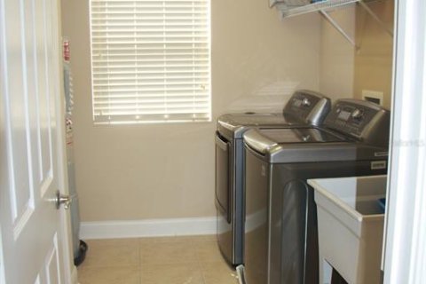 Villa ou maison à louer à Orlando, Floride: 5 chambres, 271.46 m2 № 2108197 - photo 11