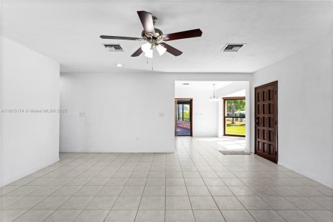 Villa ou maison à louer à Miami, Floride: 3 chambres, 162.58 m2 № 1970734 - photo 18