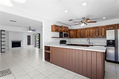 Villa ou maison à louer à Miami, Floride: 3 chambres, 162.58 m2 № 1970734 - photo 11