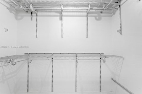 Villa ou maison à louer à Miami, Floride: 3 chambres, 162.58 m2 № 1970734 - photo 24