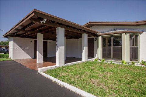 Villa ou maison à louer à Miami, Floride: 3 chambres, 162.58 m2 № 1970734 - photo 5