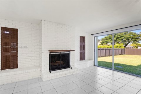 Villa ou maison à louer à Miami, Floride: 3 chambres, 162.58 m2 № 1970734 - photo 15