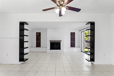 Villa ou maison à louer à Miami, Floride: 3 chambres, 162.58 m2 № 1970734 - photo 14