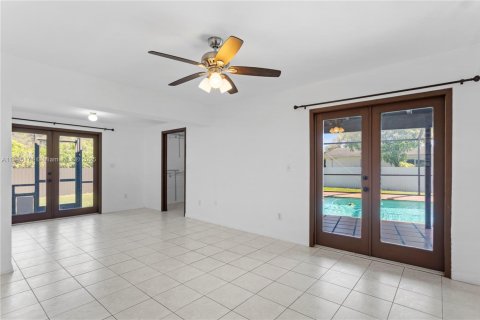 Villa ou maison à louer à Miami, Floride: 3 chambres, 162.58 m2 № 1970734 - photo 21