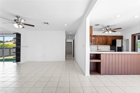 Villa ou maison à louer à Miami, Floride: 3 chambres, 162.58 m2 № 1970734 - photo 8