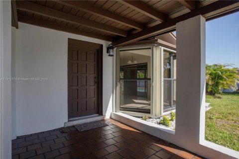 Villa ou maison à louer à Miami, Floride: 3 chambres, 162.58 m2 № 1970734 - photo 6