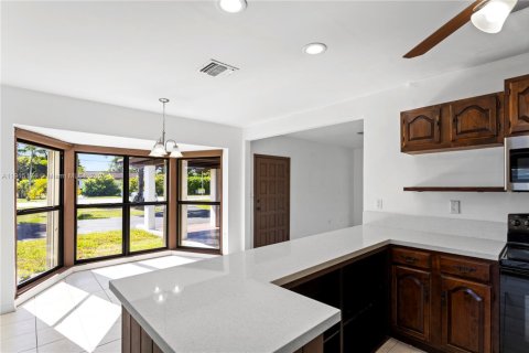 Villa ou maison à louer à Miami, Floride: 3 chambres, 162.58 m2 № 1970734 - photo 13