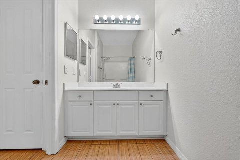Condo in Haines City, Florida, 2 bedrooms  № 1901987 - photo 24