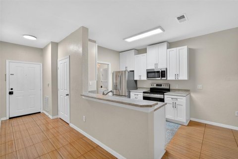 Condo in Haines City, Florida, 2 bedrooms  № 1901987 - photo 4
