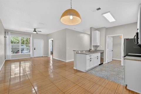 Condo in Haines City, Florida, 2 bedrooms  № 1901987 - photo 11