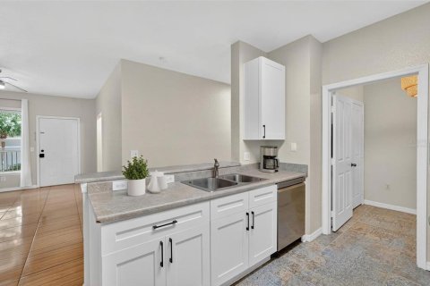 Condo in Haines City, Florida, 2 bedrooms  № 1901987 - photo 6