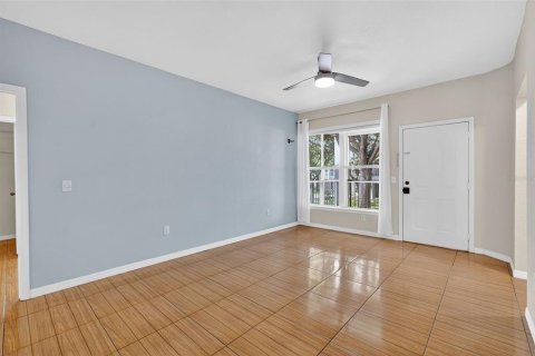 Condo in Haines City, Florida, 2 bedrooms  № 1901987 - photo 13