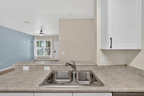 Condo in Haines City, Florida, 2 bedrooms  № 1901987 - photo 8