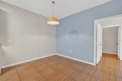 Condo in Haines City, Florida, 2 bedrooms  № 1901987 - photo 10