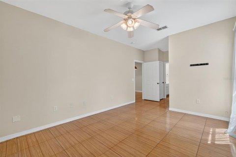 Condo in Haines City, Florida, 2 bedrooms  № 1901987 - photo 21