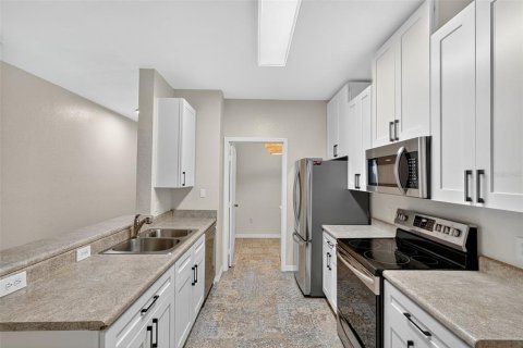 Condo in Haines City, Florida, 2 bedrooms  № 1901987 - photo 5