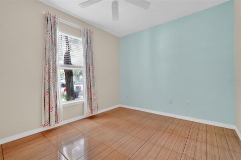 Condo in Haines City, Florida, 2 bedrooms  № 1901987 - photo 16