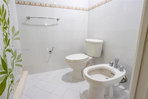 Villa ou maison à vendre à Miami, Floride: 4 chambres, 164.99 m2 № 2008569 - photo 20