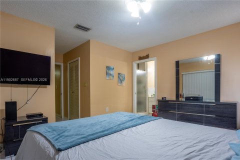 Villa ou maison à vendre à Miami, Floride: 4 chambres, 164.99 m2 № 2008569 - photo 12