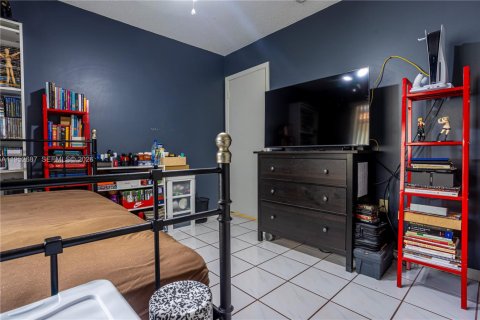Villa ou maison à vendre à Miami, Floride: 4 chambres, 164.99 m2 № 2008569 - photo 25