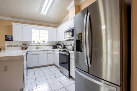 Villa ou maison à vendre à Miami, Floride: 4 chambres, 164.99 m2 № 2008569 - photo 9