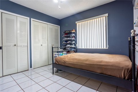 Villa ou maison à vendre à Miami, Floride: 4 chambres, 164.99 m2 № 2008569 - photo 24